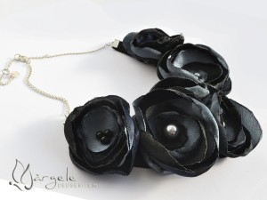 Colier Black Roses 2